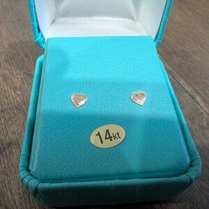 Brand New 14K Yellow Gold Heart Earrings For Sale